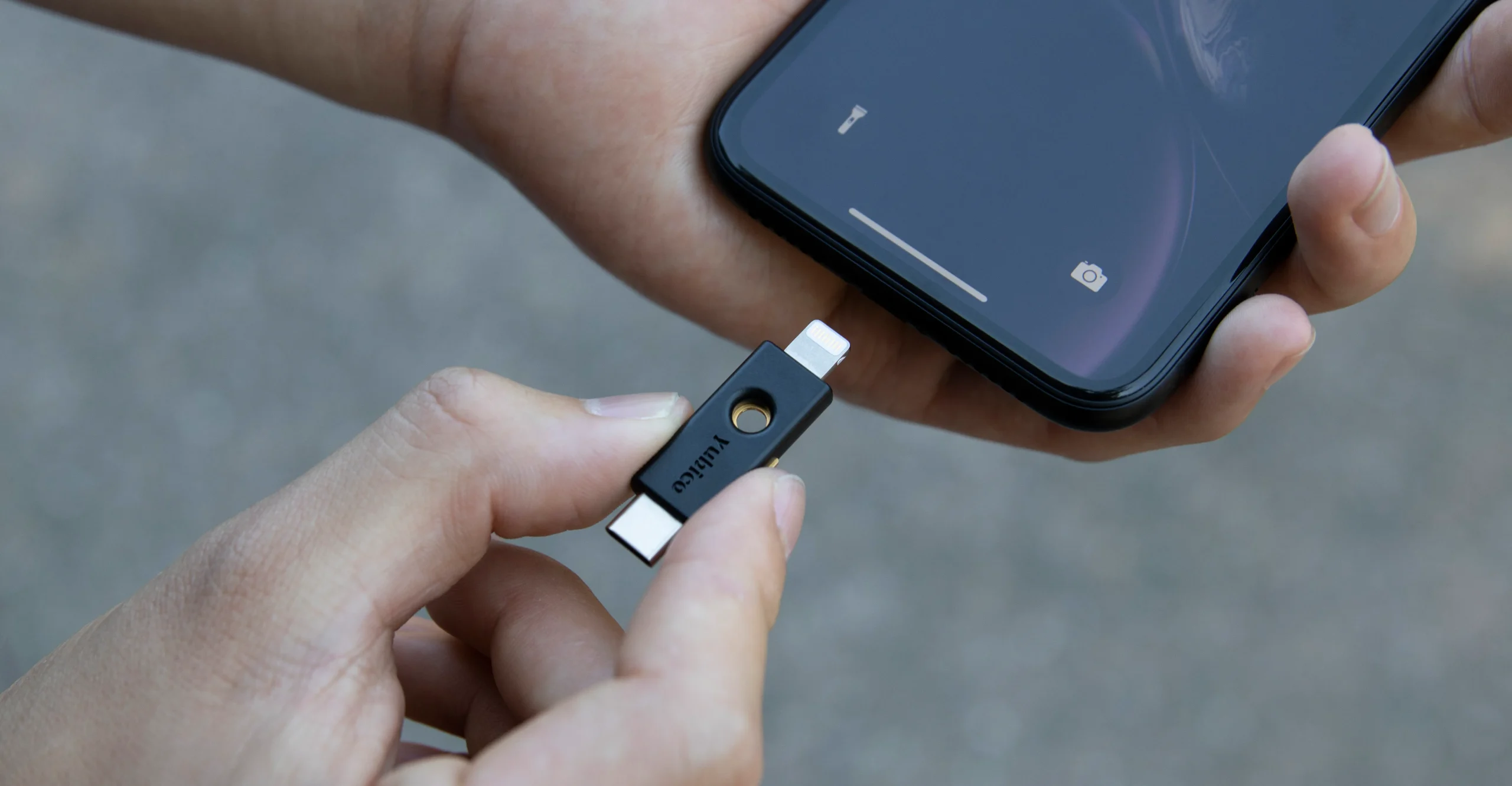 YubiKey 5Ci có 2 đầu kết nối tiện lợi
