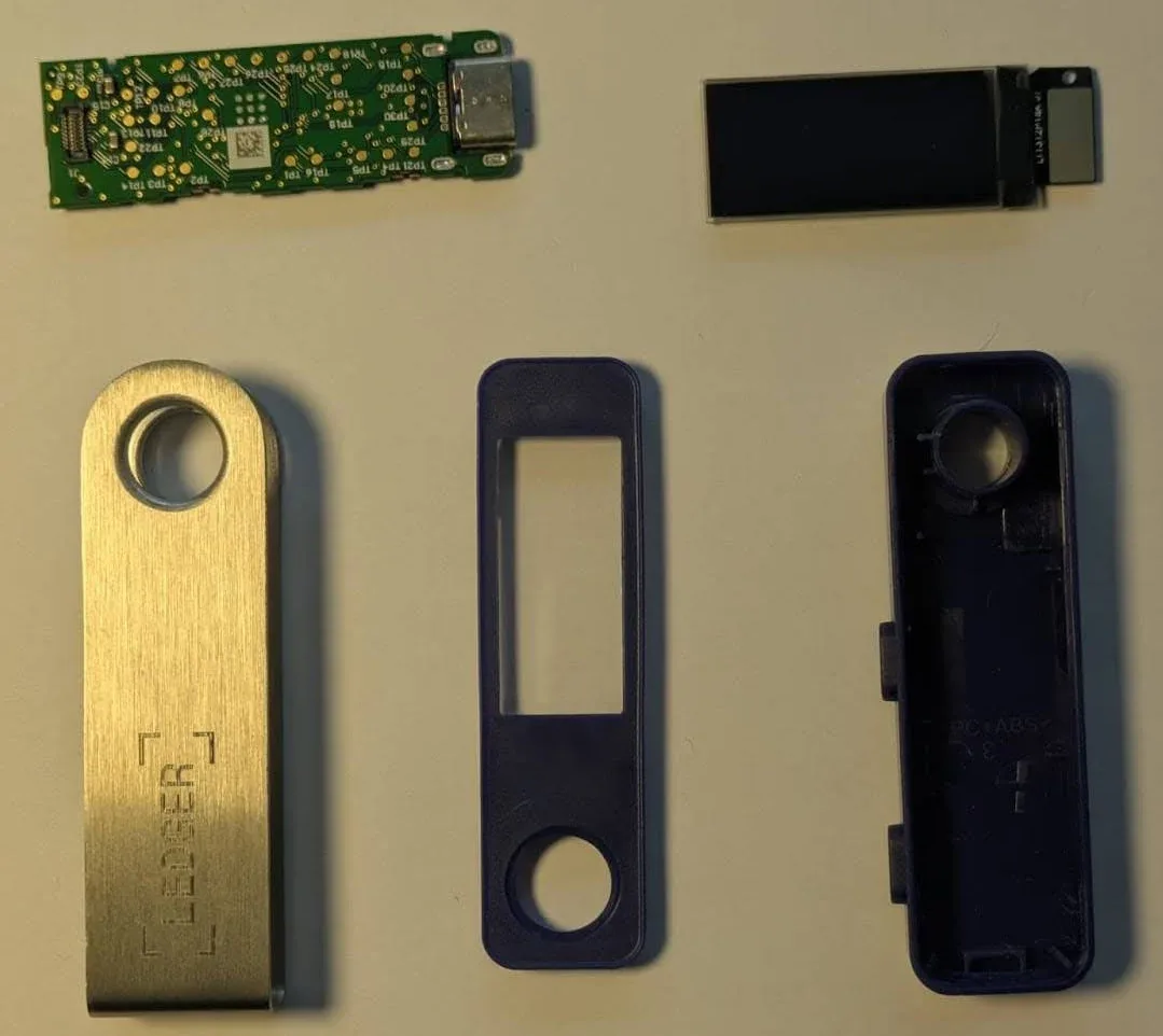 Ledger Nano S Plus tháo rời – các linh kiện bên trong (ảnh 1)