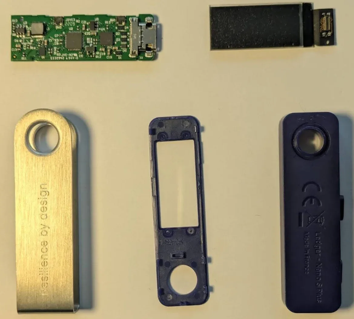 Ledger Nano S Plus tháo rời – các linh kiện bên trong (ảnh 2)