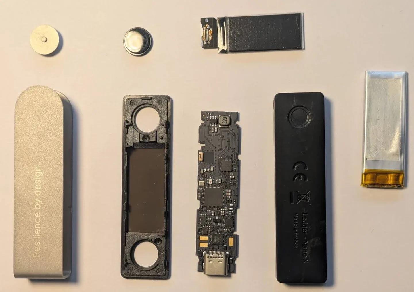 Ledger Nano X tháo rời – các linh kiện bên trong (ảnh 2)